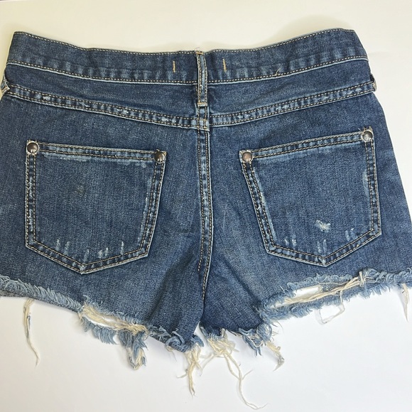 Free People Denim Shorts Cut Off Blue Fringe Edge Jean Boho - Picture 6 of 7